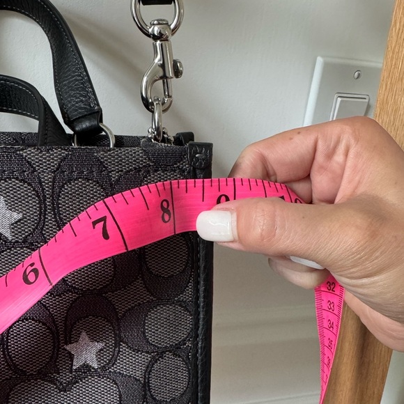 Coach Dempsey Tote 22 In Signature Jacquard With Star Embroidery - Like New - Picture 9 of 16